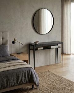 Console Florentine à trois tiroirs dans une chambre